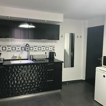 Cozy Modern Apartment Near The Sea In City Center Netanya Exterior photo