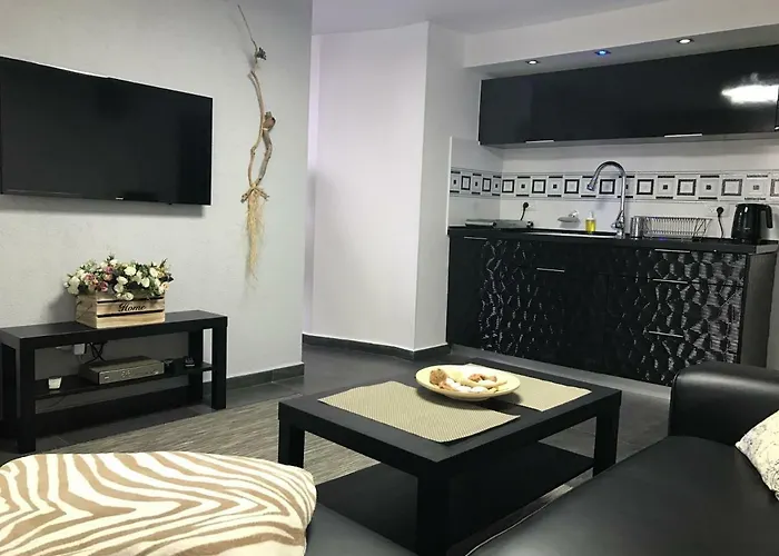 Cozy Modern Apartment Near The Sea In City Center