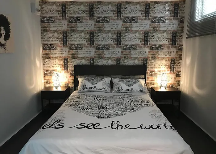 Cozy Modern Apartment Near The Sea In City Center