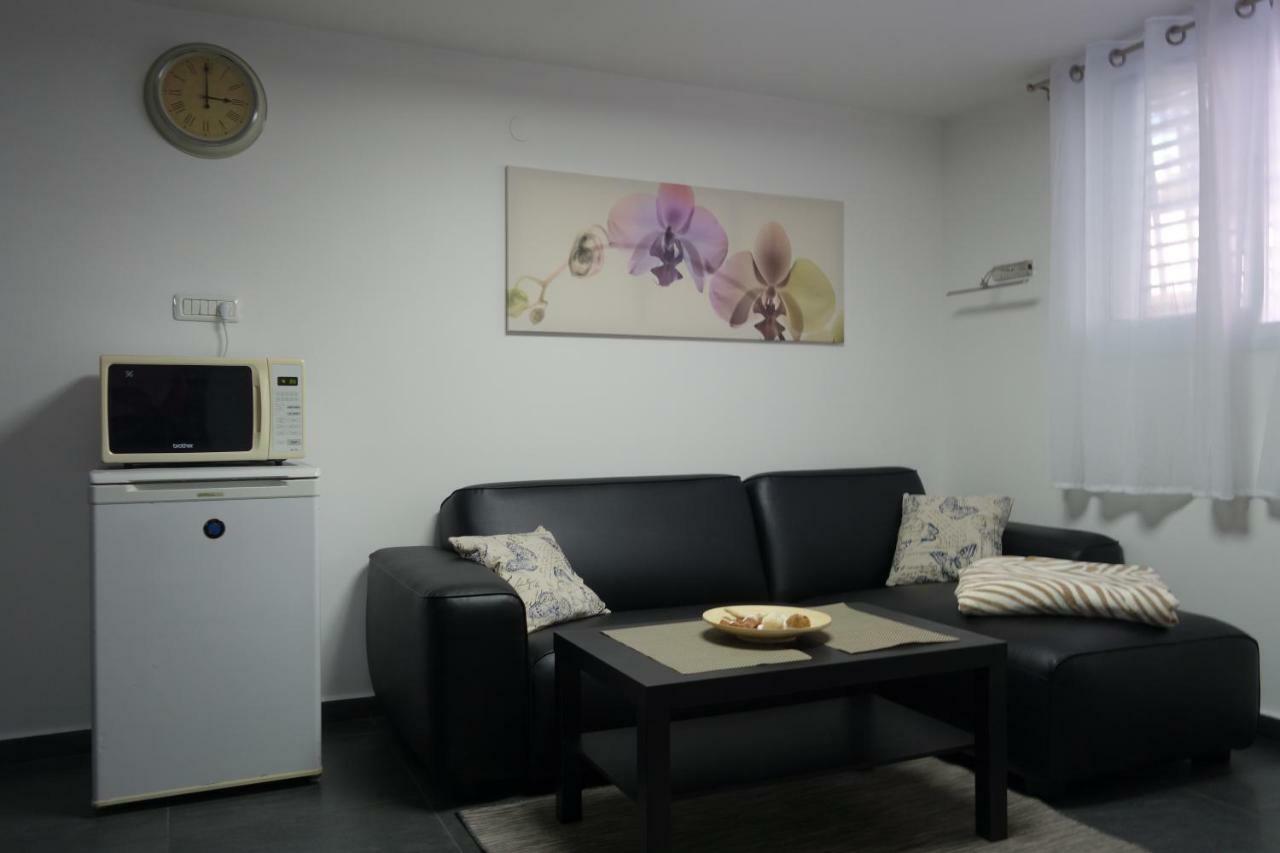 Cozy Modern Near The Sea In Center Netanya